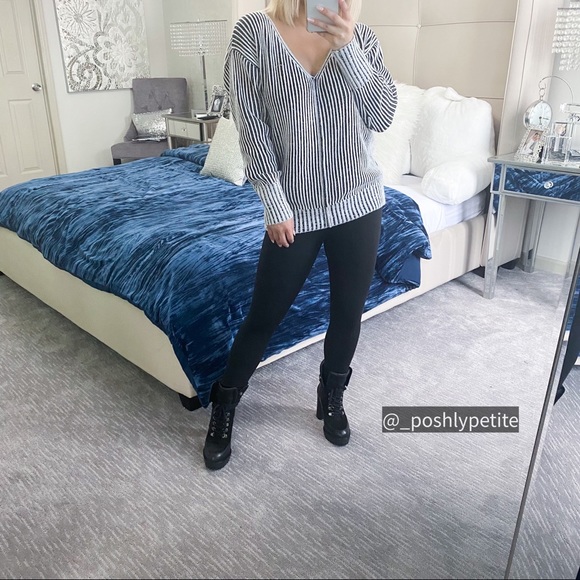 Bohme vertical striped white & black v-neck knit wear sweater long sleeve  top - Picture 8 of 15